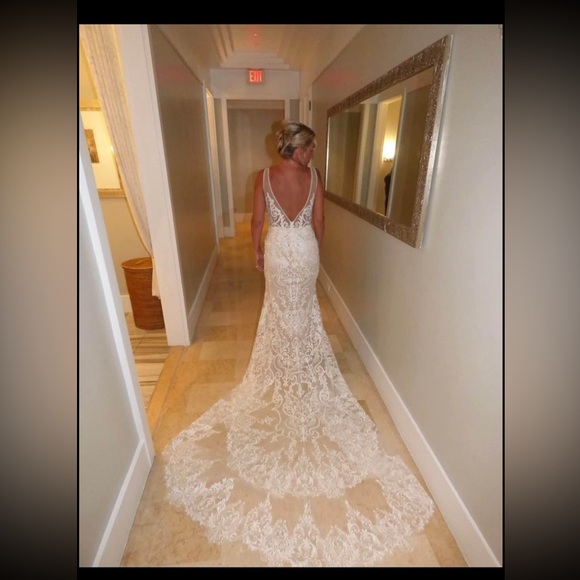 Wedding dress - Picture 3 of 6